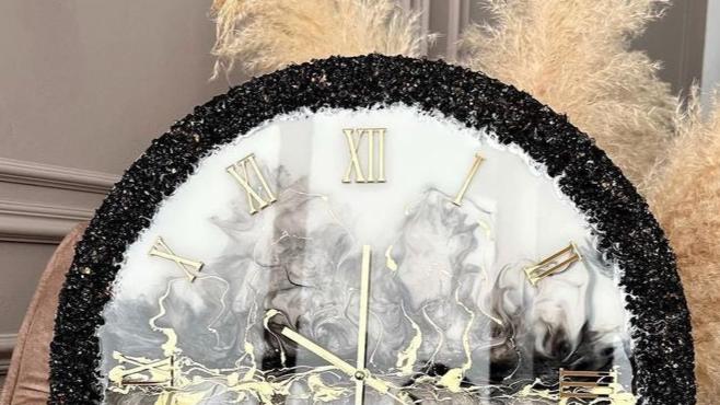 Black Smoke resin clock