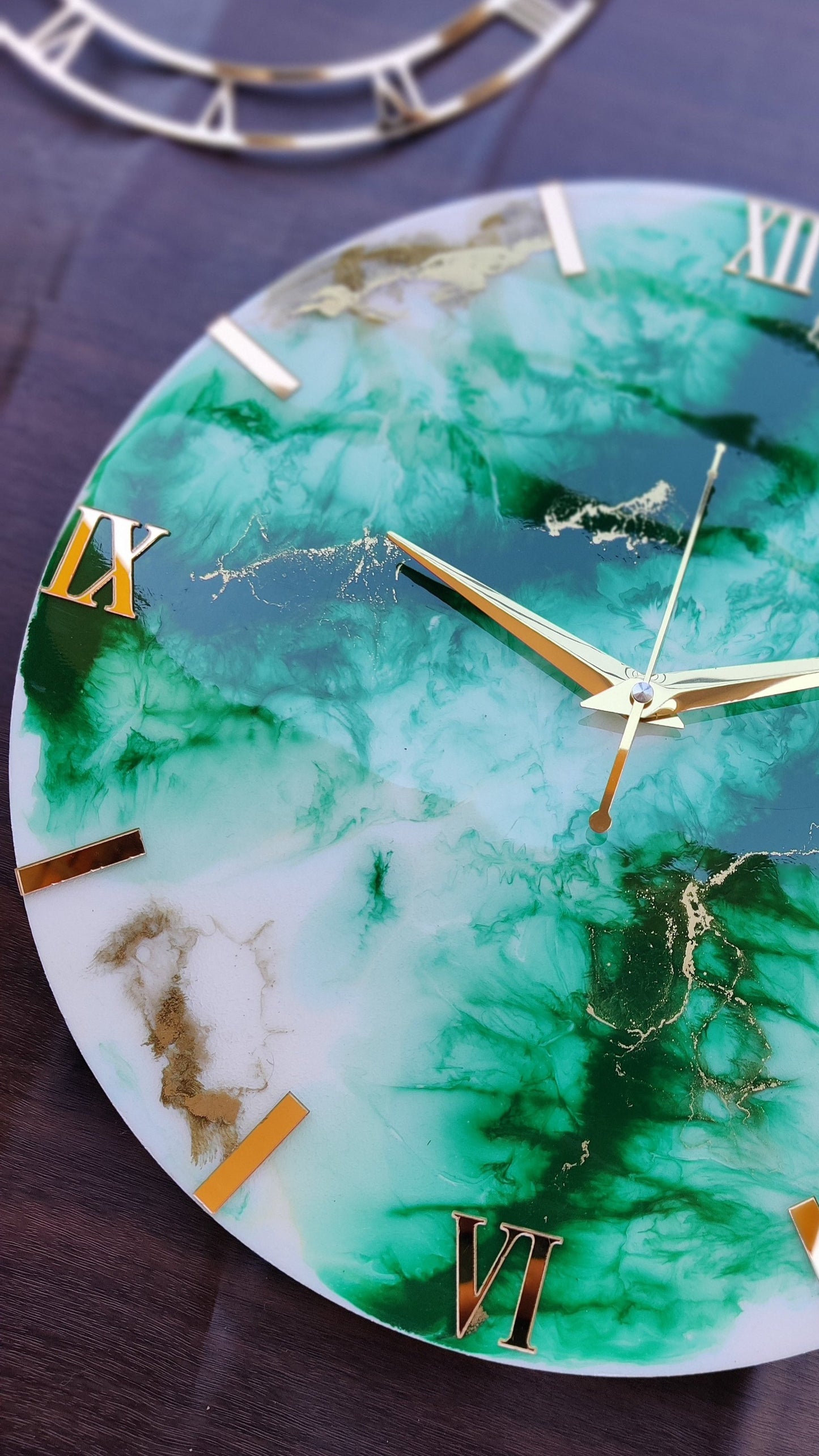 Green resin clock