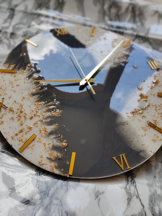 Grey flaks resin clock