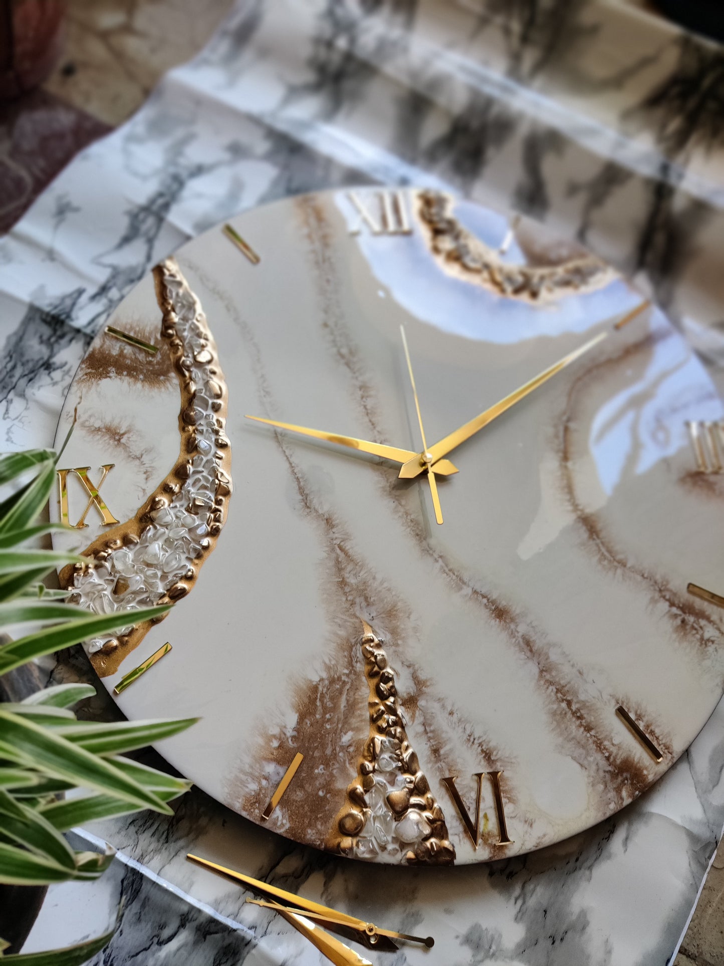 Gold Metalic resin clock