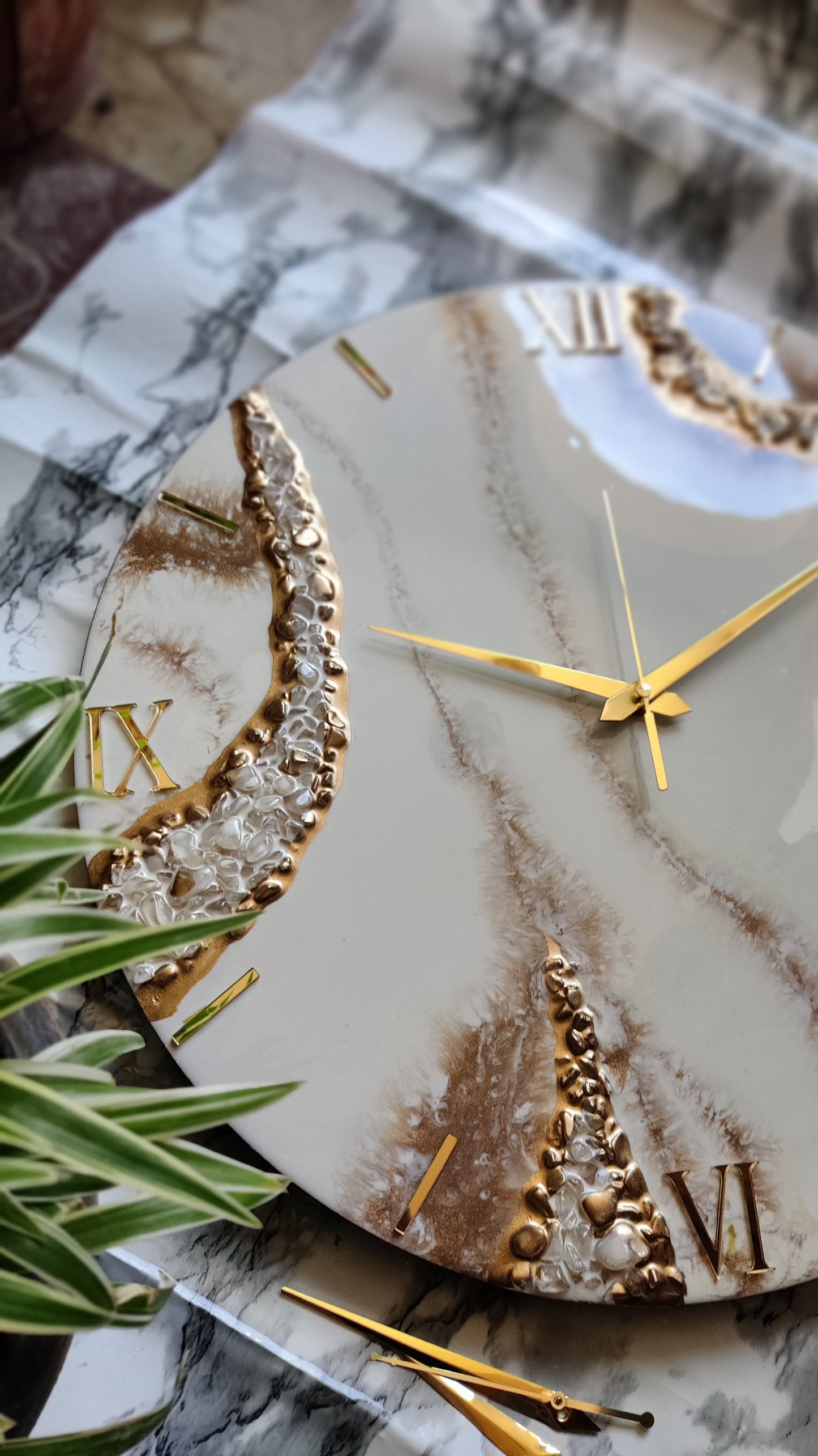 Gold Metalic resin clock