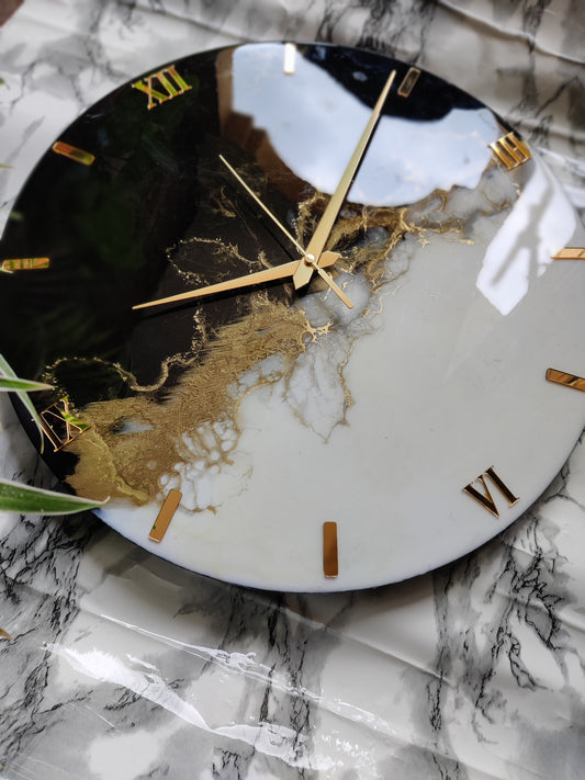 Black White resin clock