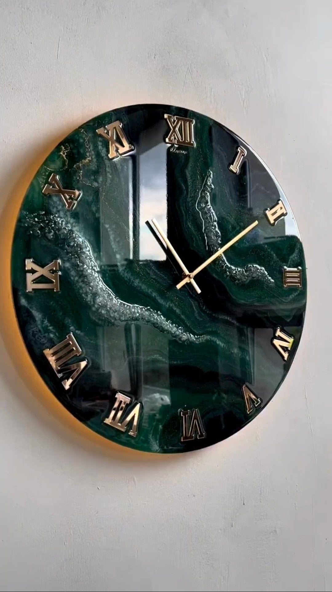 Dark green crytsal resin clock