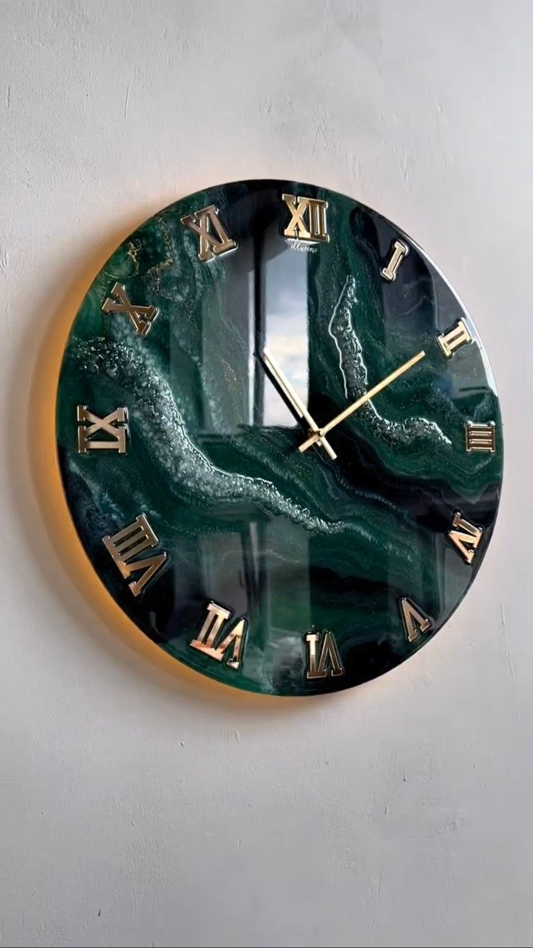 Dark green crytsal resin clock